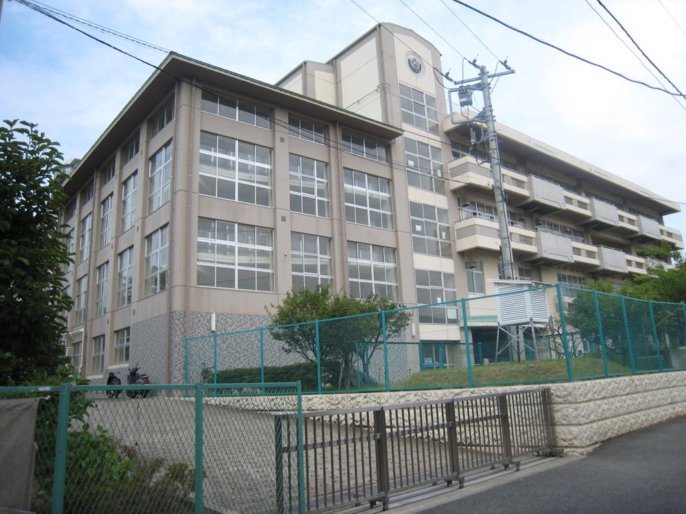 Primary school. 550m to Yokohama Municipal Sugita Elementary School