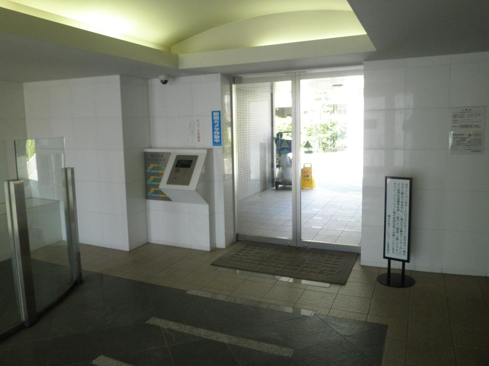 Entrance. Common areas