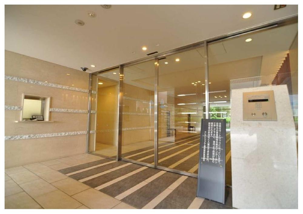 Entrance. Common areas