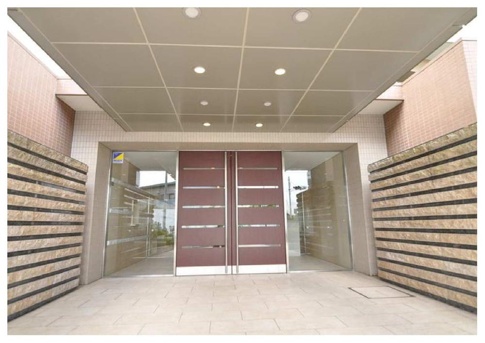 Entrance. Common areas