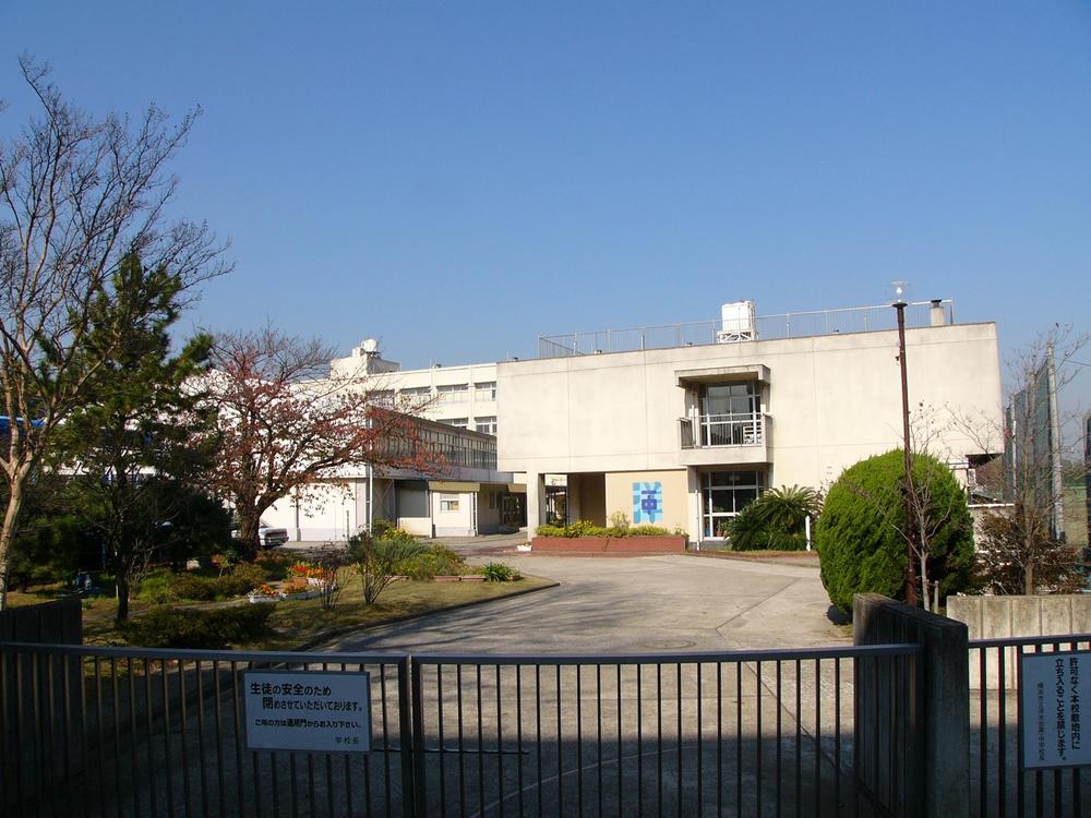 Junior high school. Yokohama Municipal Yokodai 720m until the first junior high school