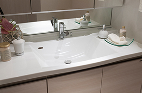 Bathing-wash room.  [Integrated counter bowl] Counter tops integrated with excellent design. Also it is easy also to accumulate hard to clean dirt because there is no seam.