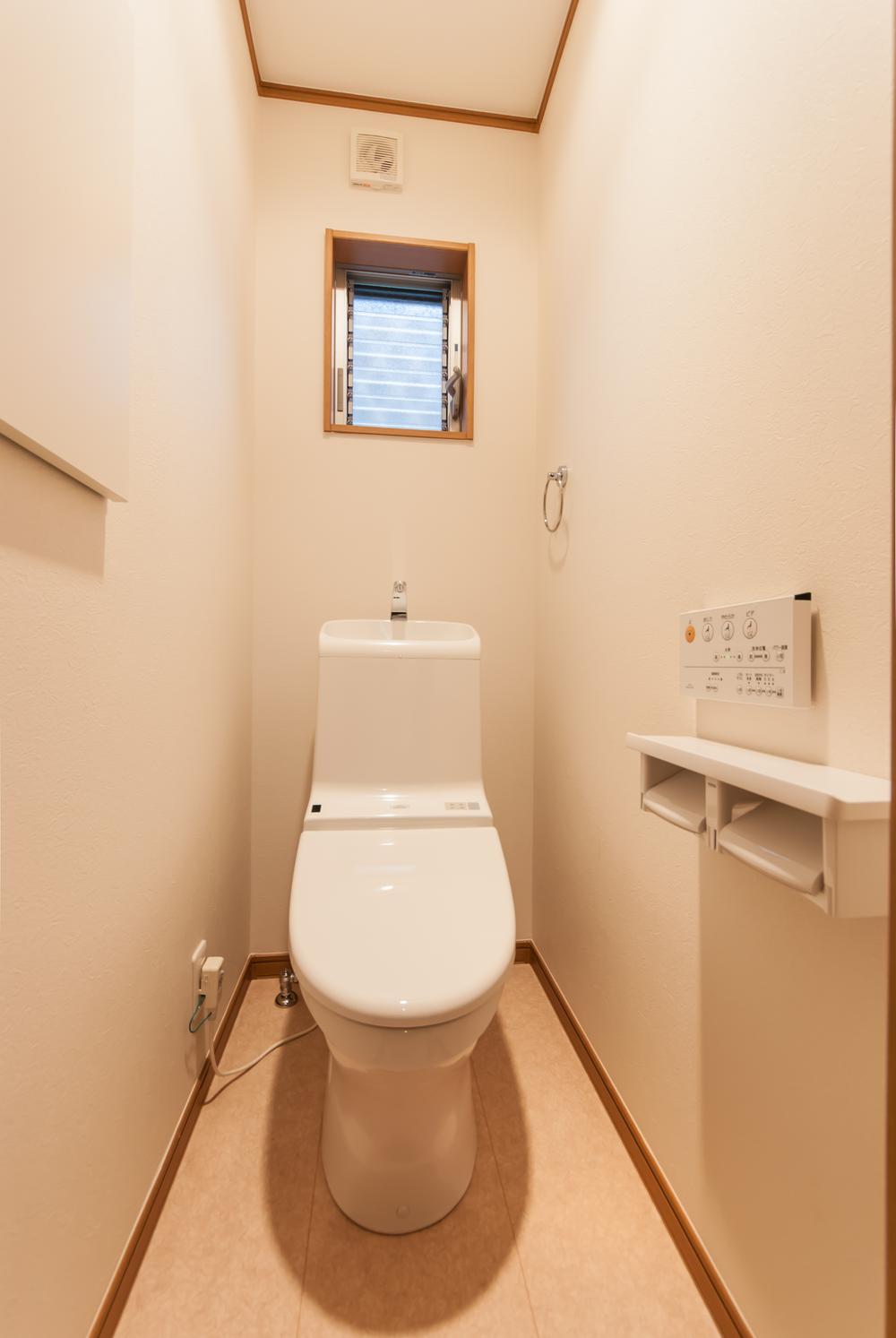 Toilet. Remote-controlled bidet toilet