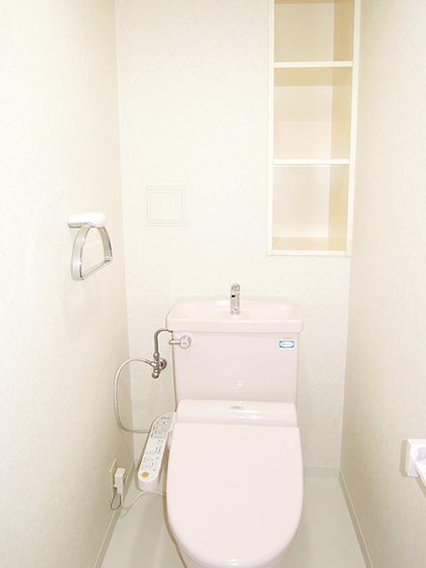 Toilet. Indoor (12 May 2013) Shooting