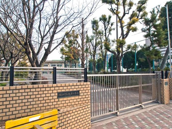 Primary school. 425m to Yokohama Municipal Negishi Elementary School