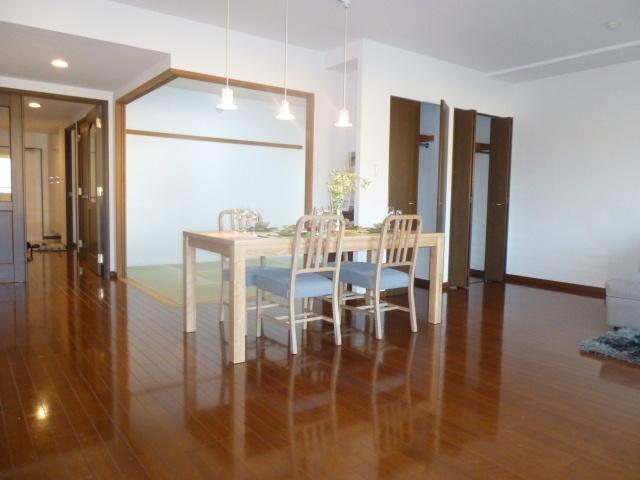 Living. Spacious of 25 quires than LDK!