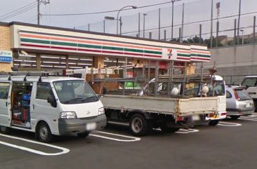 Convenience store. 750m to Seven-Eleven (convenience store)