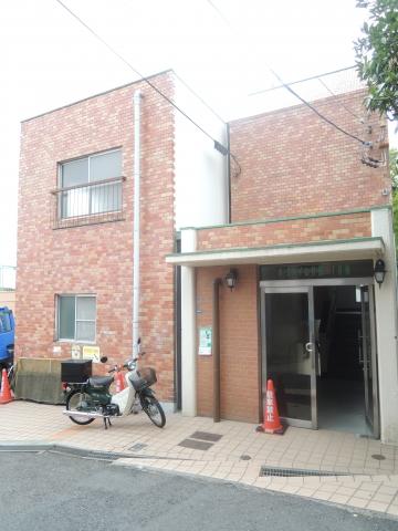 Local appearance photo. The surroundings are quiet residential area with calm.