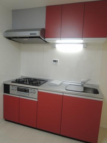 Kitchen. 3-neck with stove ・ Red and is a cute kitchen