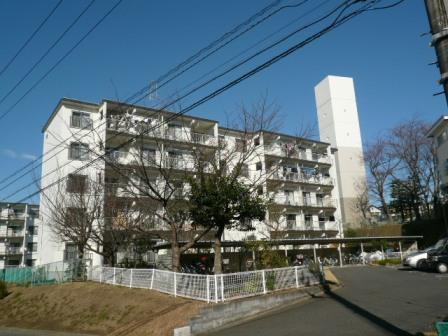 Local appearance photo. Indoor (12 May 2013) Shooting ■ Large-scale repair Performed! (2012. October ~ Sash replacement ・ Screen door) (2013 June outer wall ・ Corridor ・ Stairs ・ Already balcony repair)