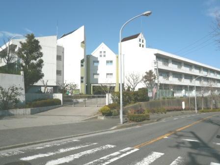 Junior high school. Location of a 4-minute walk from the 320m Oda junior high school to Yokohama Municipal Oda junior high school
