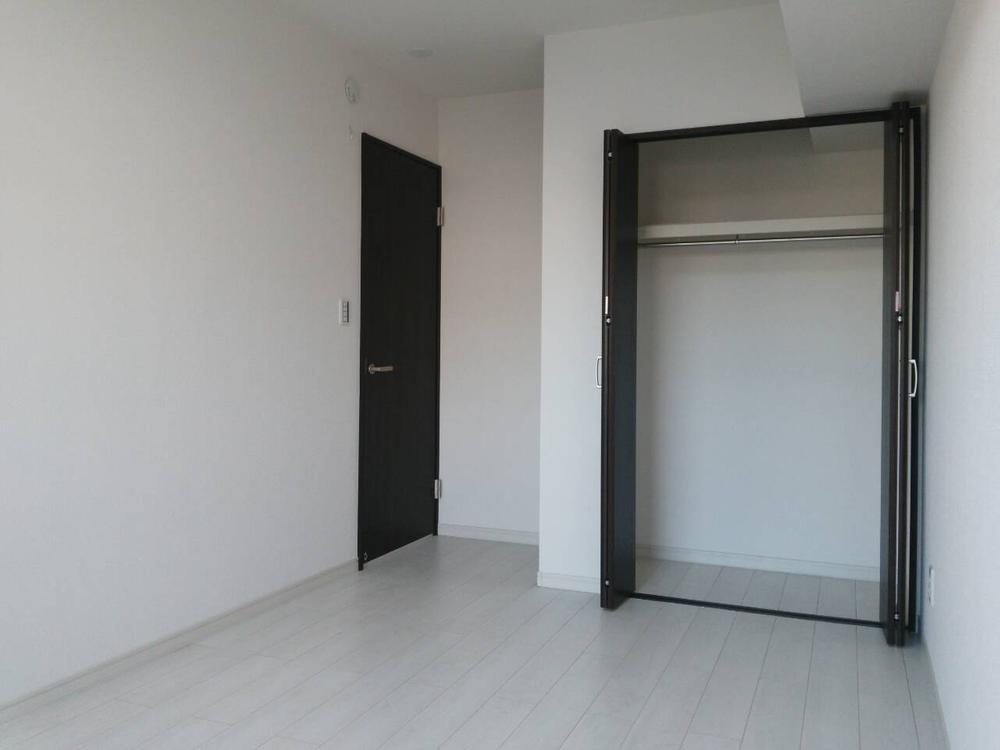 Non-living room. Indoor (12 May 2013) Shooting