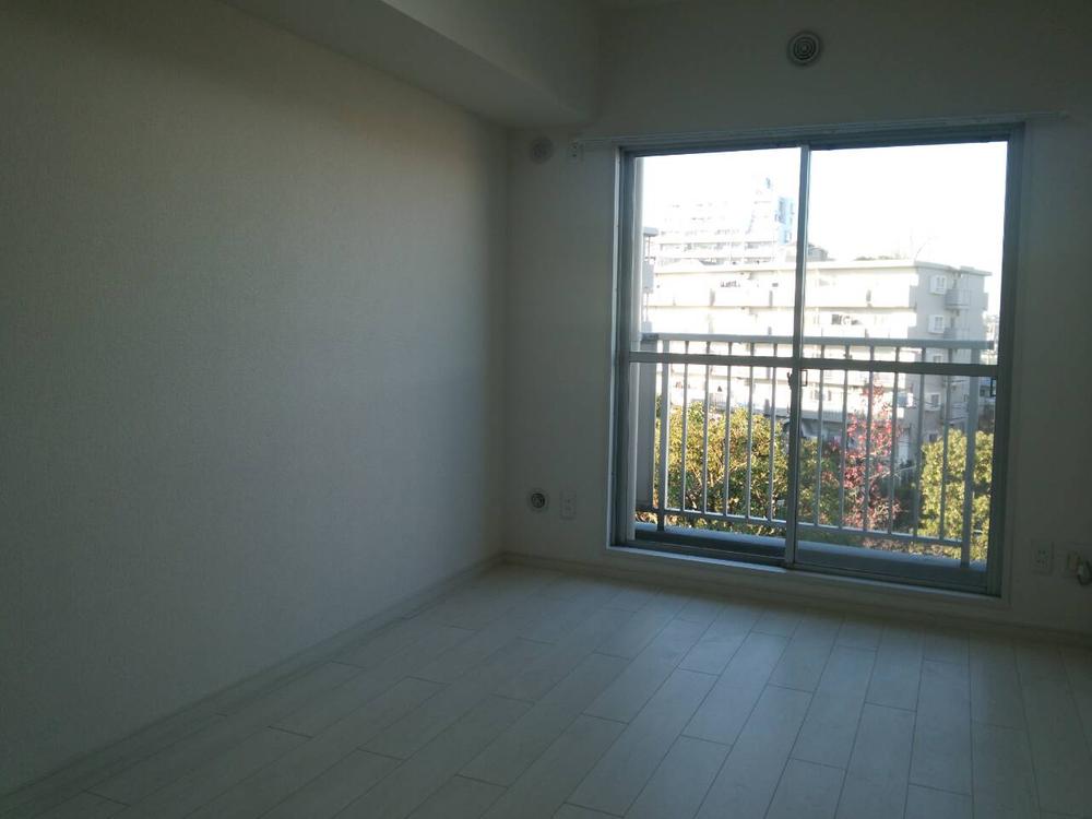 Non-living room. Indoor (12 May 2013) Shooting