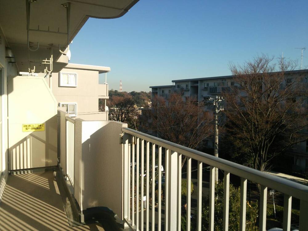 View photos from the dwelling unit. View from the site (December 2013) Shooting