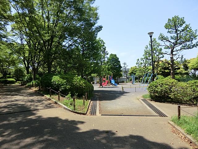 park. Holiday in the 900m lush large park to Okamura Park is children and pet and play Omoikkiri enjoy park.