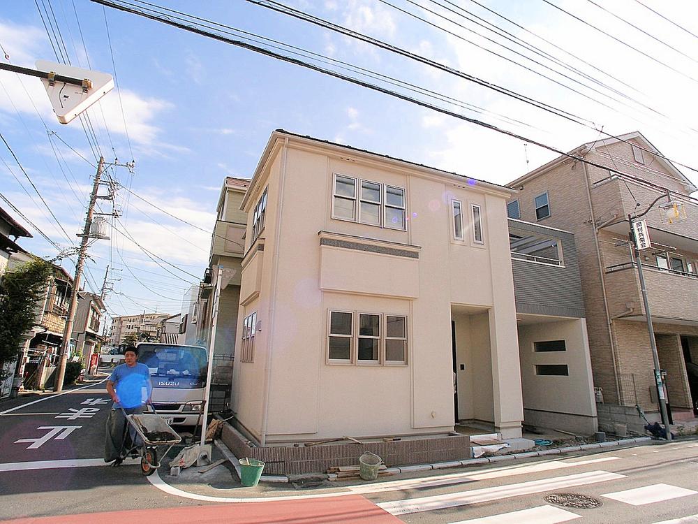 Local appearance photo. Stylish and modern appearance! The building, which was exhausted thought the color coordination! Please come home I will be fun! Local (10 May 2013) Shooting