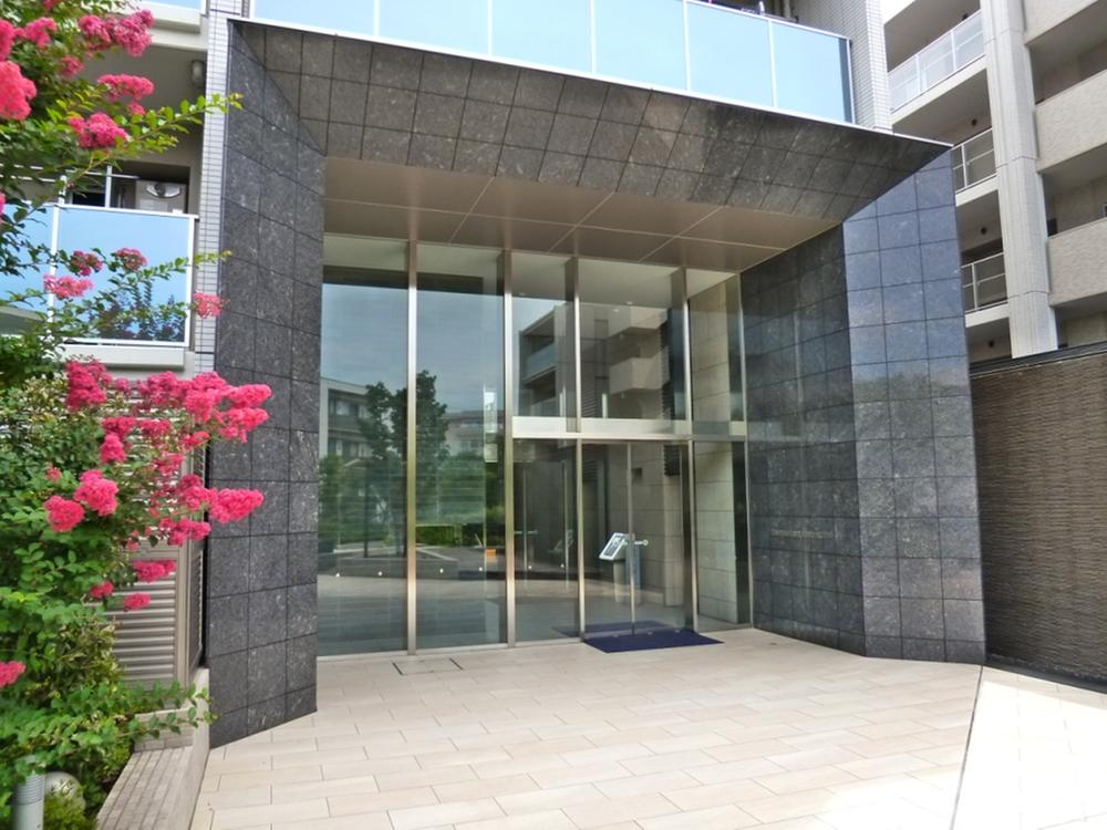 Entrance. Entrance appearance (August 2013) Shooting