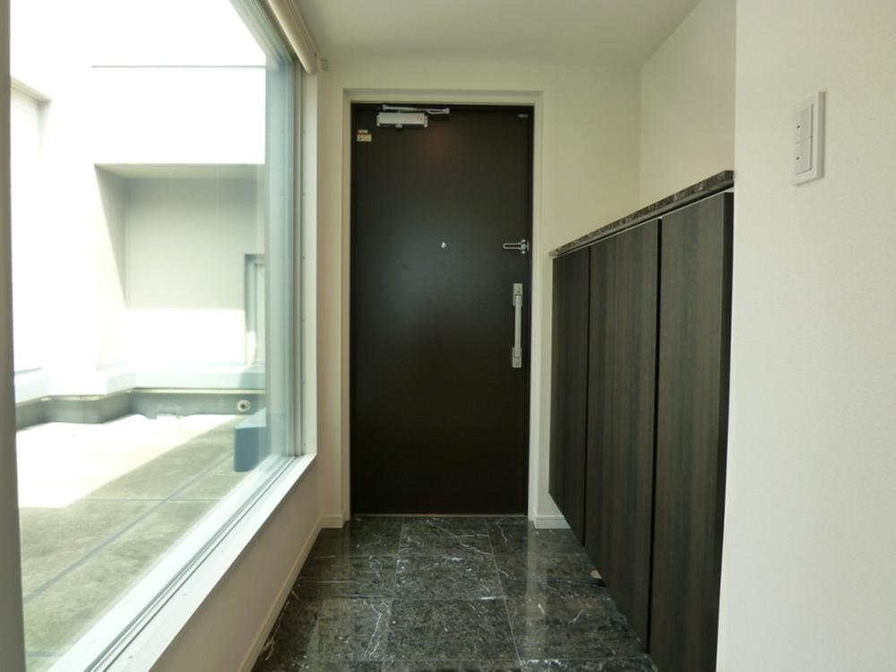 Entrance. Local (August 2013) Shooting