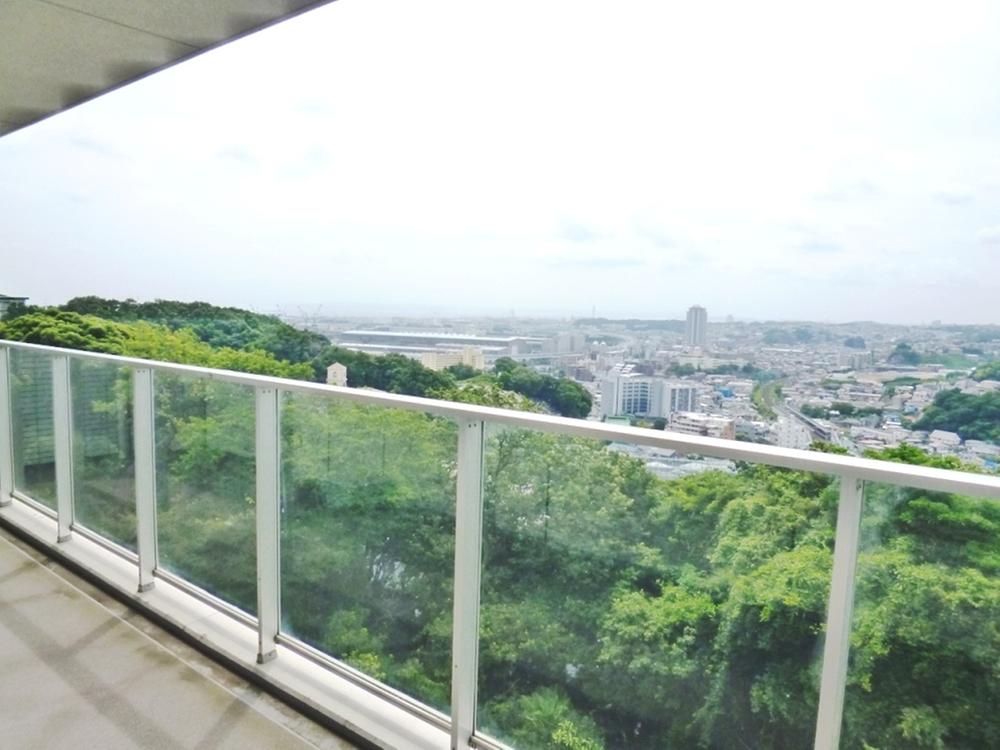 View photos from the dwelling unit. View from the balcony (August 2013) Shooting