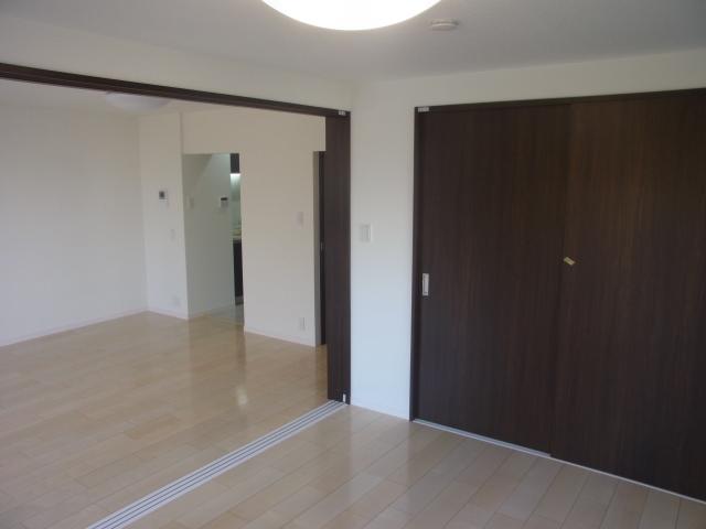 Receipt. Western-style 6.1 Pledge closet