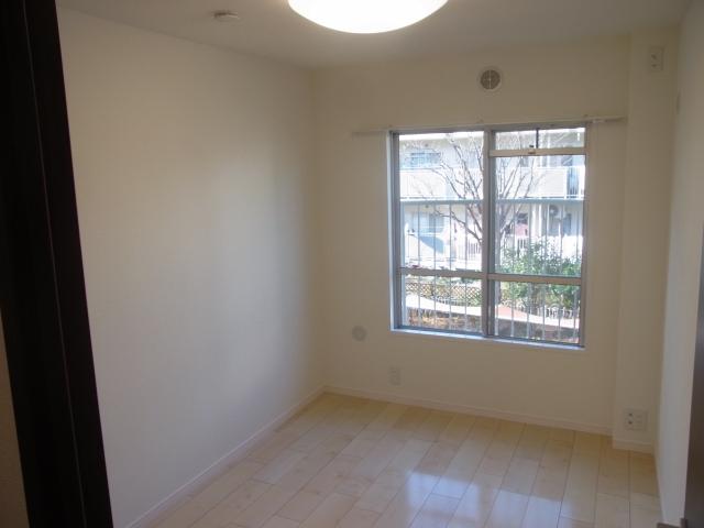 Non-living room. Western-style 4.5 Pledge