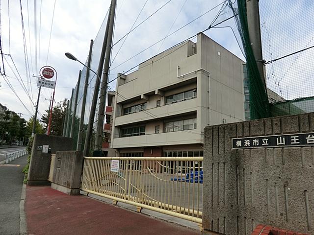 Primary school. 739m to Yokohama Municipal San'nodai Elementary School