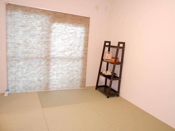 Non-living room. Japanese-style room 6.3 Pledge of living next to