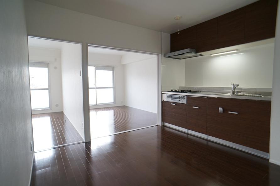 Living. Indoor (12 May 2013) Shooting We have a full renovation of the interior in the new. For the vacancy, Same day preview is available.