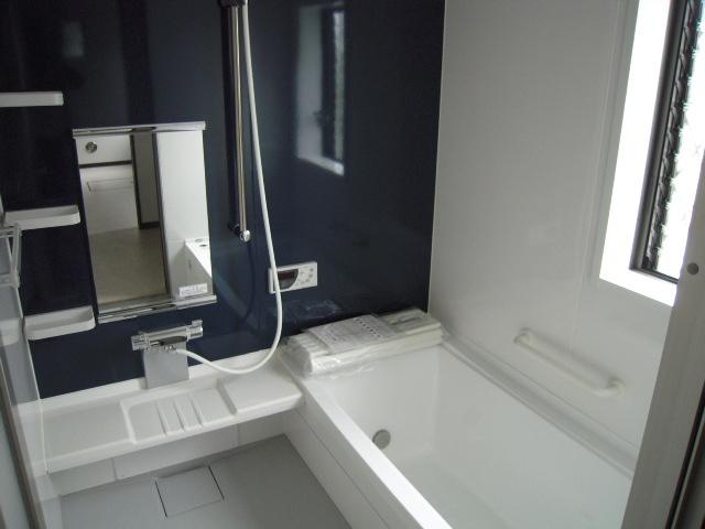 Same specifications photo (bathroom)