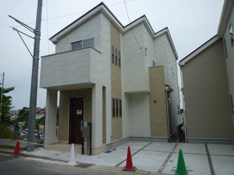 Local appearance photo. Was building completed.