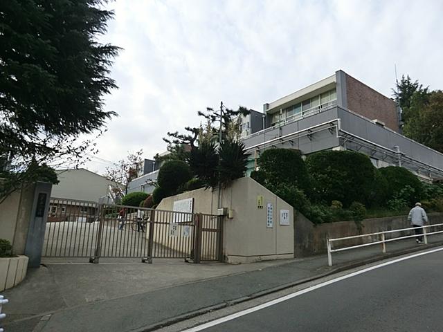 Primary school. 1027m to Yokohama Municipal Shiomidai Elementary School