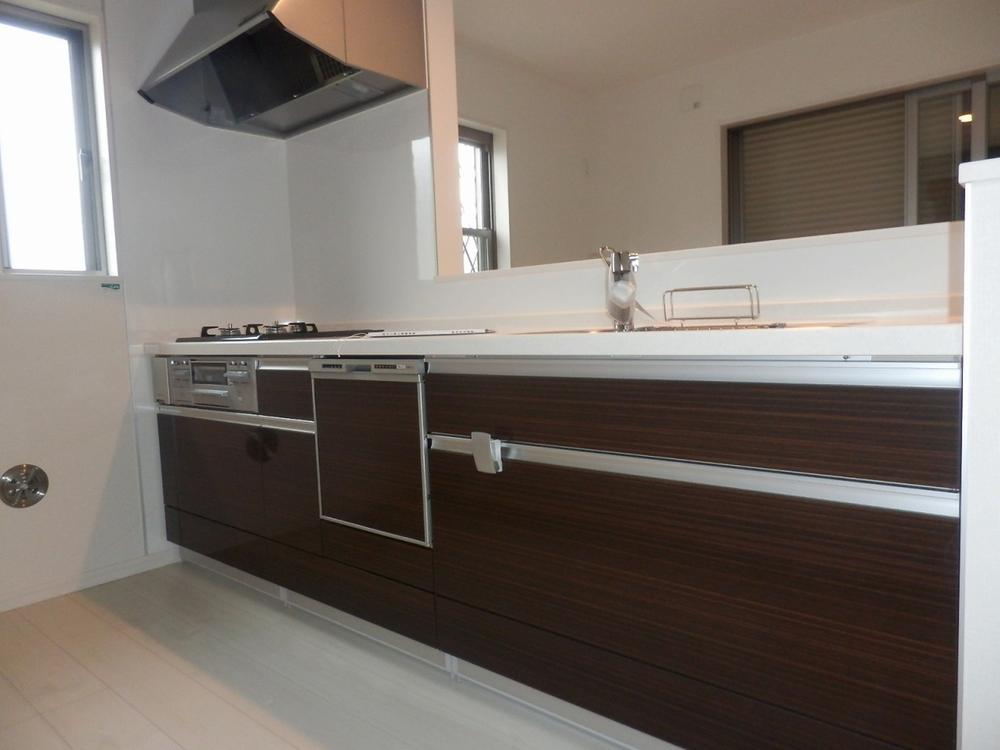 Same specifications photo (kitchen). Excellent usability of the system kitchen! Storage is also abundant and convenient! (The company specification example)