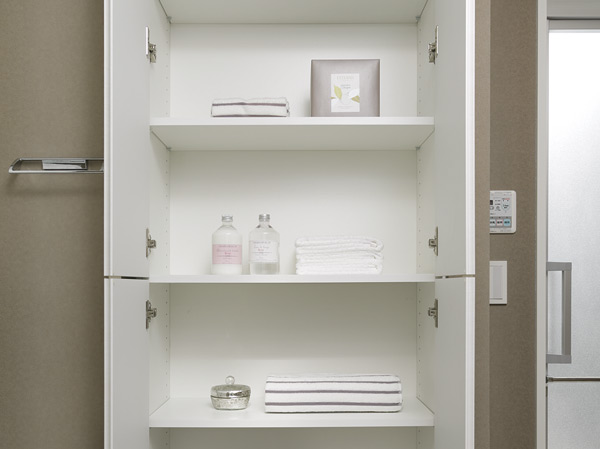 Bathing-wash room.  [Linen cabinet] You is provided with a linen cabinet can be stored such as towels and bathrobes to all dwelling unit. Okeru kept full of clean space, It is devised convenient storage.