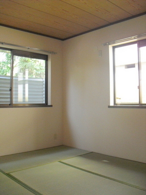 Living and room. 2F angle room dihedral daylight Bright Japanese-style room 6 quires