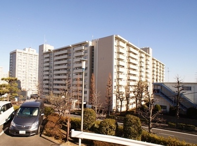 Building appearance. Yokodai is a large apartment complex to be built in front of the station