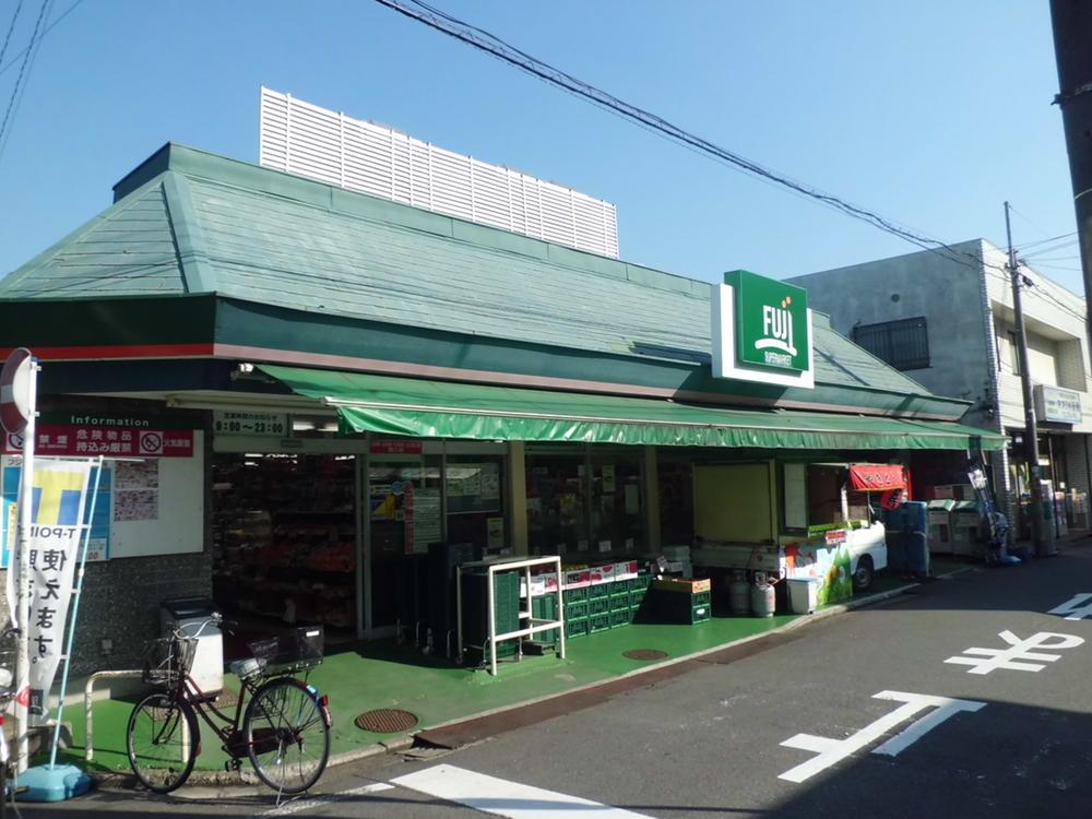 Supermarket. Until the Fuji Super 750m