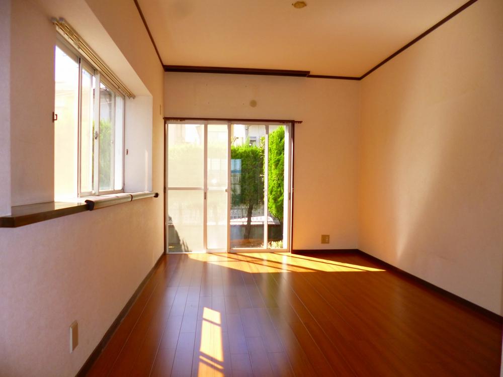 Non-living room. Bright south-facing 1 Kaiyoshitsu