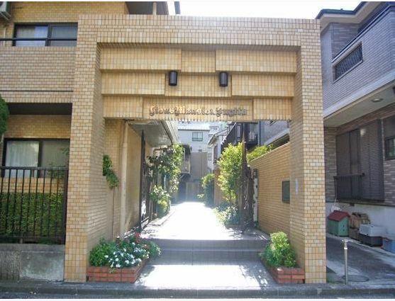 Entrance. Common areas