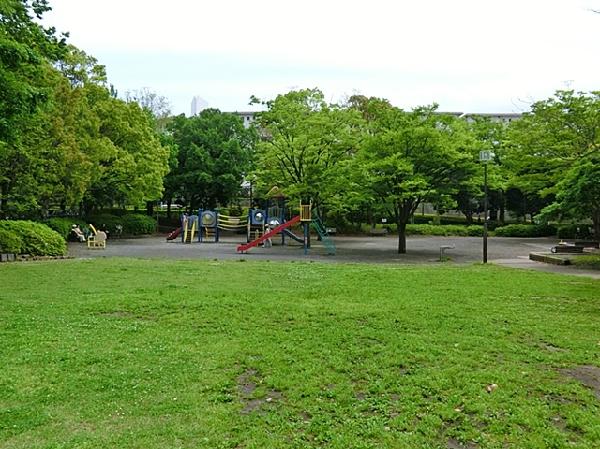 park. Yokodai to Station Park 1200m
