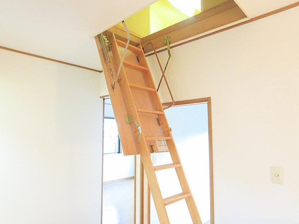 Non-living room. Something usable attic storage! (November 2013) Shooting