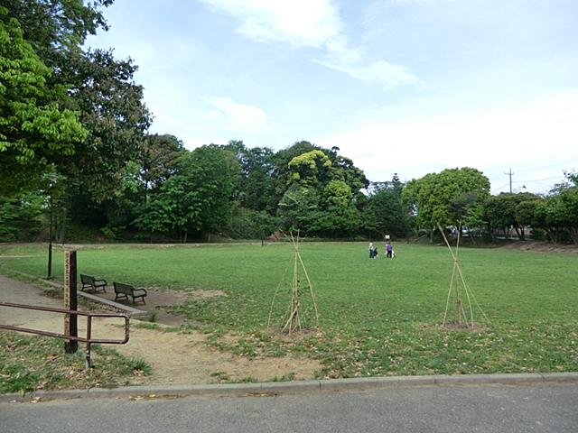 park. Is children and pet and play to enjoy park holiday in the 800m large park to Yokodai North Park. 
