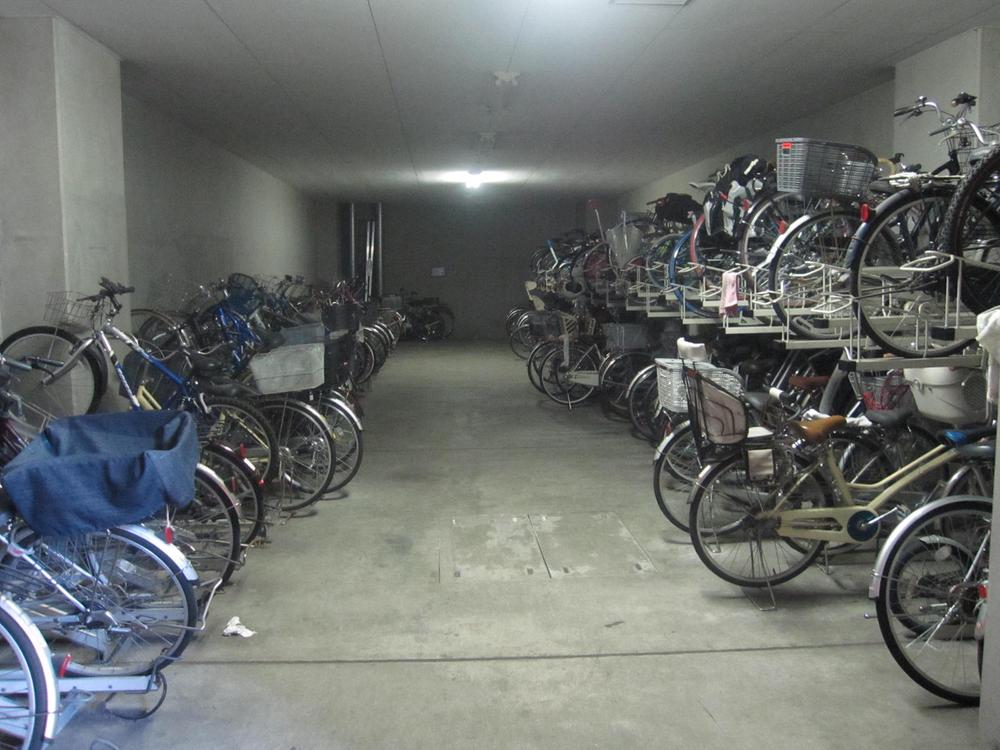 Other common areas. On-site bicycle storage. Indoor a so crime prevention surface, such as, It is safe.