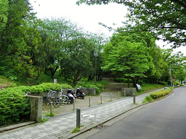 park. Yokodai to Station Park 660m