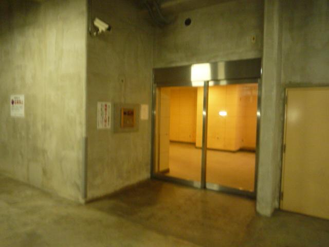 Entrance. Auto-lock to 1F part ・ Elevator Yes