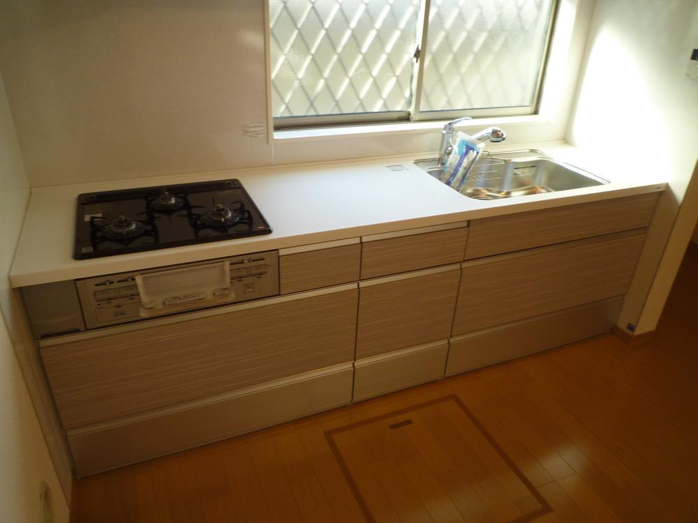 Kitchen. Adopt the latest system kitchen water purifier built-in.