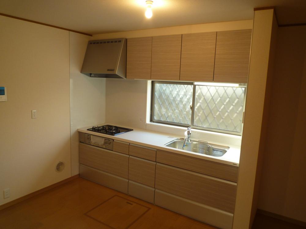 Kitchen. Complete with hanging cupboard that can store plenty in the kitchen top.