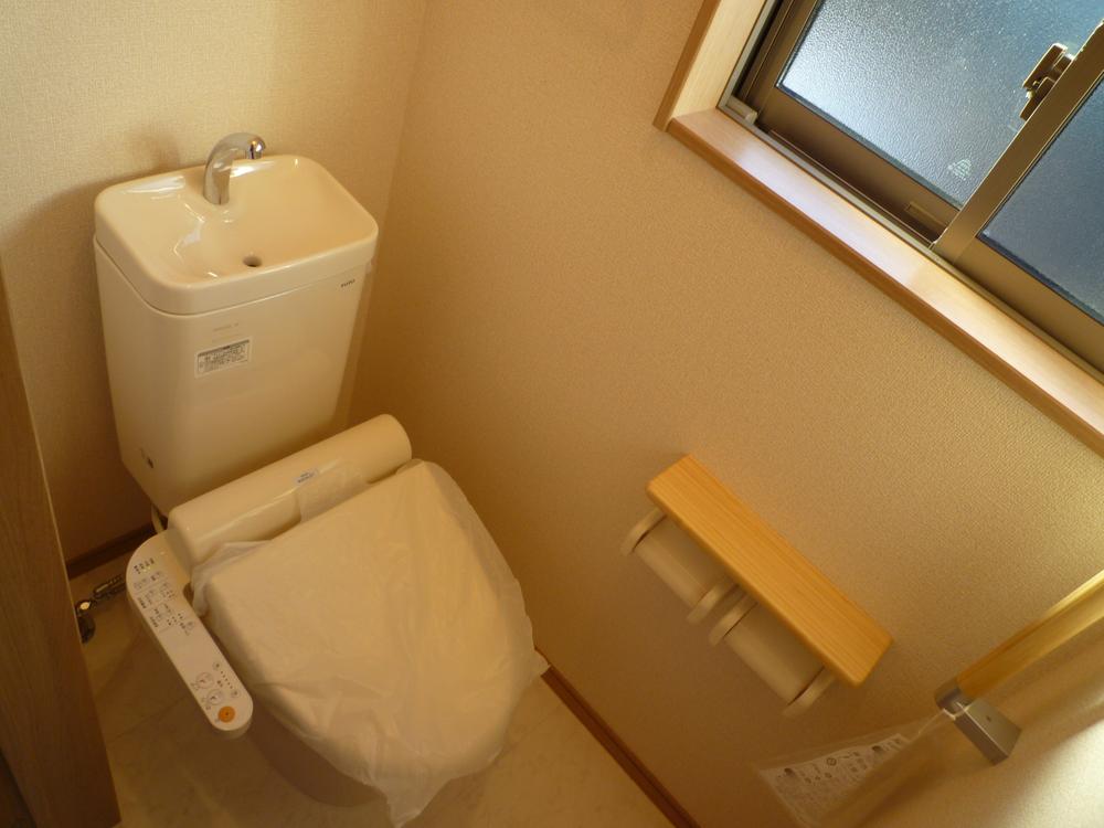 Toilet. Equipped with the latest toilet facilities Washlet built-in.
