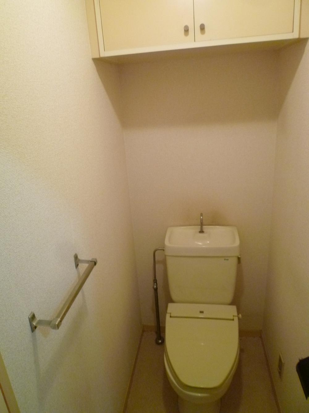 Toilet. Indoor (10 May 2013) Shooting