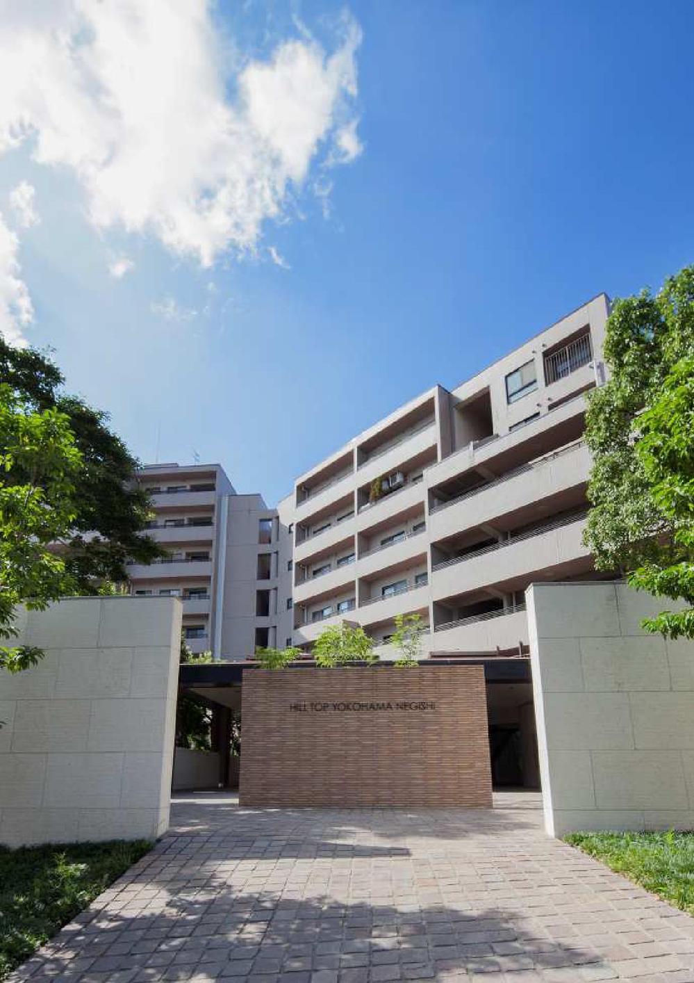 Local appearance photo. Central Court Entrance (December 2010) Shooting