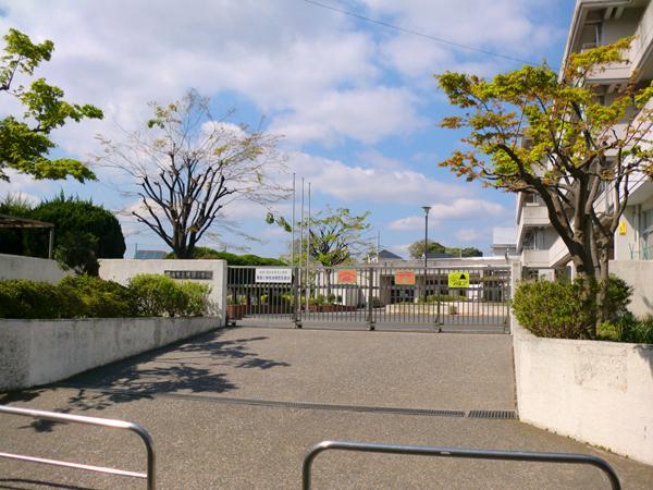 Other Environmental Photo. Takigashira until elementary school 330m (6 May 2013 shooting)